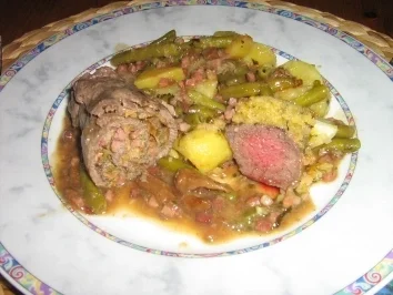 Rezept: Lamm-Medaillion mit Roulade - Resteverwertung - mit Bohnen-Kartoffel-Gemüse Lamm-Medaillion mit Roulade - Resteverwertung - mit Bohnen-Kartoffel-Gemüse - Rezept