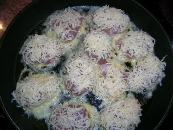 Schweinefiletmedaillons in der Käsekruste mit Fusilli Lunghi und Tomatensauce - Rezept - Bild Nr. 5