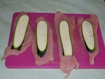 Rezept: Puten - Roulade mit Tomatensoße Bild Nr. 3 Puten - Roulade mit Tomatensoße - Rezept - Bild Nr. 3