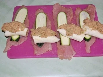 Rezept: Puten - Roulade mit Tomatensoße Bild Nr. 5 Puten - Roulade mit Tomatensoße - Rezept - Bild Nr. 5