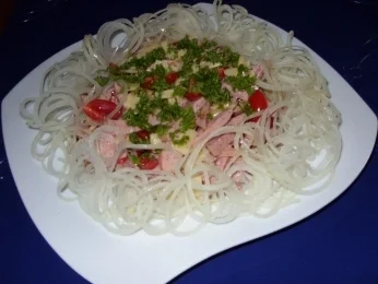 Wurstsalat mit viel Zwiebeln - Rezept