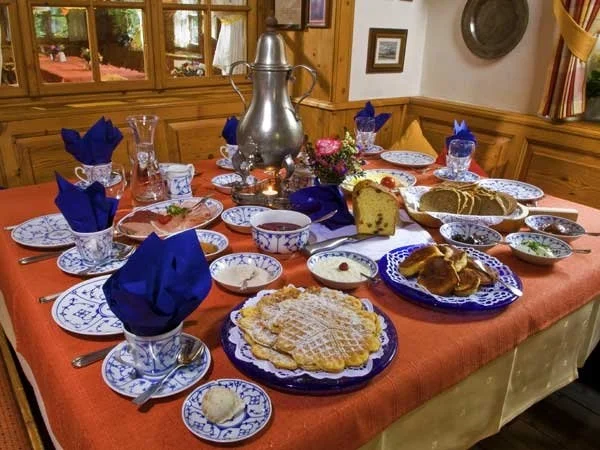 Rezept: Bergische Kaffeetafel "Koffeedrenken mit allem Dröm un Dran"! Bergische Kaffeetafel "Koffeedrenken mit allem Dröm un Dran"! - Rezept