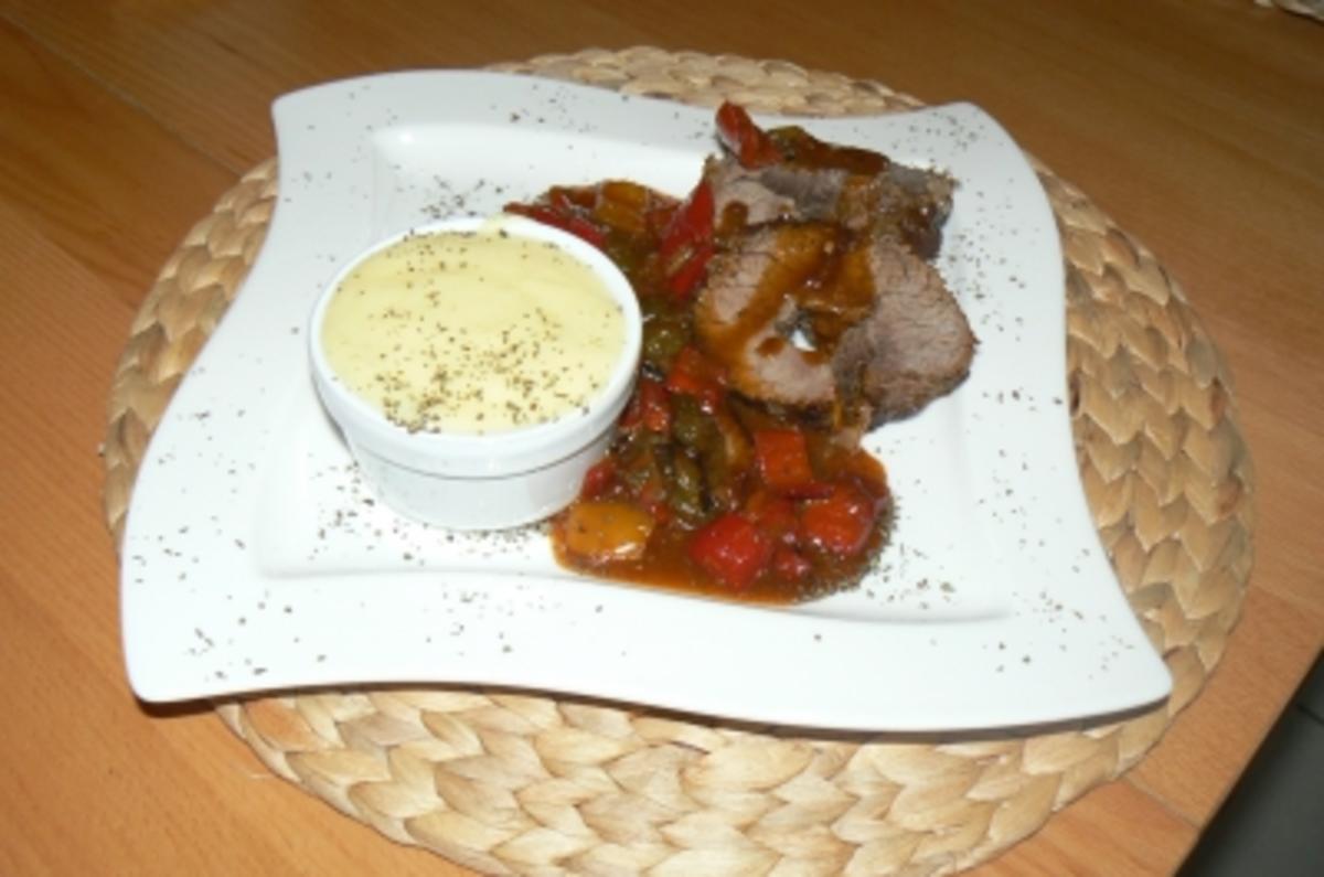 Rinderrollbraten mit Paprikagulasch und Kartoffelcreme - Rezept ...