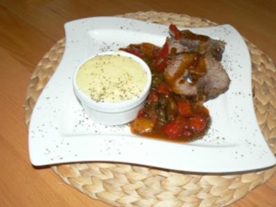 Rezept: Rinderrollbraten mit Paprikagulasch und Kartoffelcreme Rinderrollbraten mit Paprikagulasch und Kartoffelcreme - Rezept