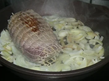 Rezept: Rinderrollbraten mit Paprikagulasch und Kartoffelcreme Bild Nr. 3 Rinderrollbraten mit Paprikagulasch und Kartoffelcreme - Rezept - Bild Nr. 3