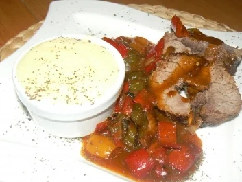 Rezept: Rinderrollbraten mit Paprikagulasch und Kartoffelcreme Bild Nr. 8 Rinderrollbraten mit Paprikagulasch und Kartoffelcreme - Rezept - Bild Nr. 8