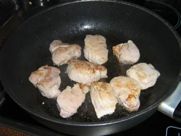 Rezept: Medaillions auf Spätzle, überbacken mit Tomate-Mozarella Bild Nr. 3 Medaillions auf Spätzle, überbacken mit Tomate-Mozarella - Rezept - Bild Nr. 3