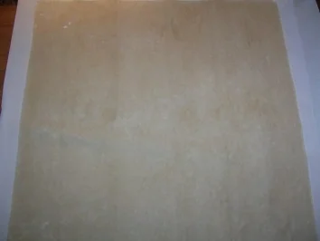 Reblochon im Strudelteig mit rotem Weintrauben  Hommage an Schneerose  - das etwas andere Abendbrot - dazu einen leckeren Rotwein - Rezept - Bild Nr. 7