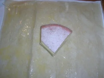 Reblochon im Strudelteig mit rotem Weintrauben  Hommage an Schneerose  - das etwas andere Abendbrot - dazu einen leckeren Rotwein - Rezept - Bild Nr. 8