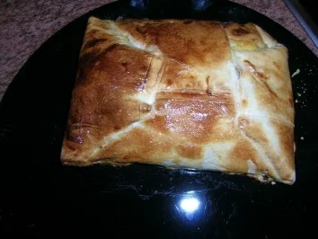 Reblochon im Strudelteig mit rotem Weintrauben  Hommage an Schneerose  - das etwas andere Abendbrot - dazu einen leckeren Rotwein - Rezept - Bild Nr. 2