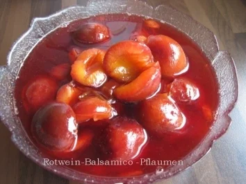 Rezept: Bühler Zwetschgen in Rotwein-Balsamico Bühler Zwetschgen in Rotwein-Balsamico - Rezept