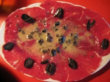 Carpaccio vom Rinderfilet mit Senf-Olivendressing - Rezept - Bild Nr. 2