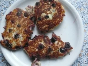 Pizzakatzes Quarkküchlein mit Paprikawürfelchen - Rezept - Bild Nr. 4