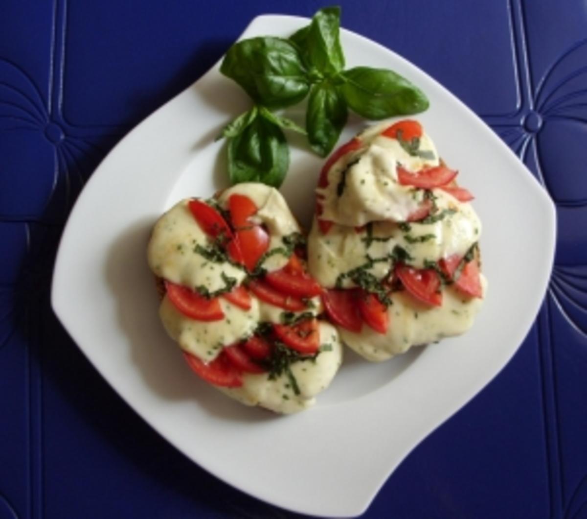 Überbackenes Mozarella-Tomaten-Brötchen - Rezept - Bild Nr. 4