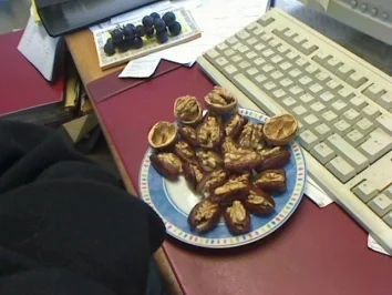 Rezept: Datteln mit Baumnüssen gefüllt Datteln mit Baumnüssen gefüllt - Rezept