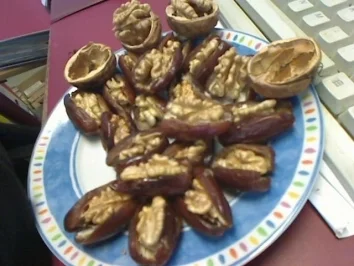 Rezept: Datteln mit Baumnüssen gefüllt Bild Nr. 2 Datteln mit Baumnüssen gefüllt - Rezept - Bild Nr. 2