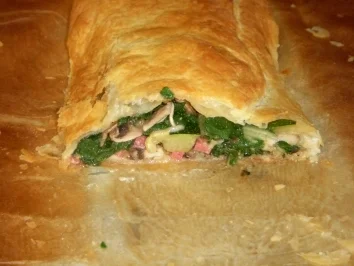 Blätterteigstrudel mit Spinat-Käse-Füllung - Rezept
