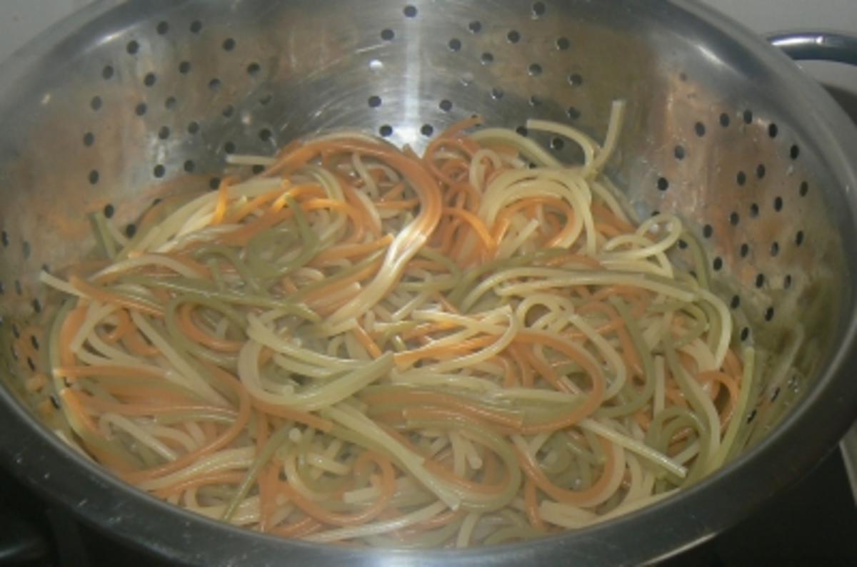 Zucchini-Hackfleischpfanne mit Spaghetti tri colore - Rezept - Bild Nr. 5