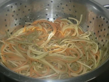 Zucchini-Hackfleischpfanne mit Spaghetti tri colore - Rezept - Bild Nr. 5