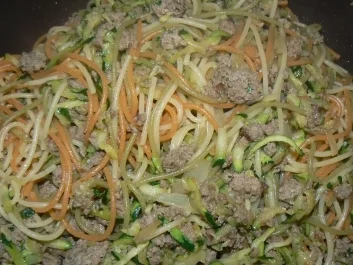Zucchini-Hackfleischpfanne mit Spaghetti tri colore - Rezept - Bild Nr. 6