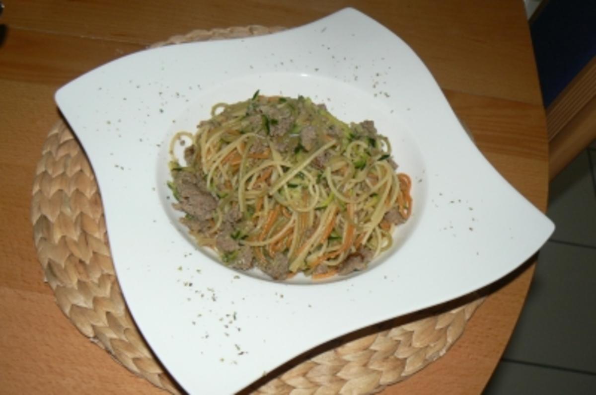 Zucchini-Hackfleischpfanne mit Spaghetti tri colore - Rezept - Bild Nr. 7
