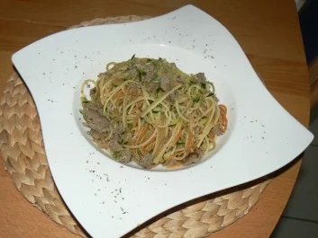 Zucchini-Hackfleischpfanne mit Spaghetti tri colore - Rezept - Bild Nr. 7