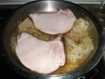 Sauerkraut mit Leberknödel und Rippchen an Pürree - Rezept - Bild Nr. 4