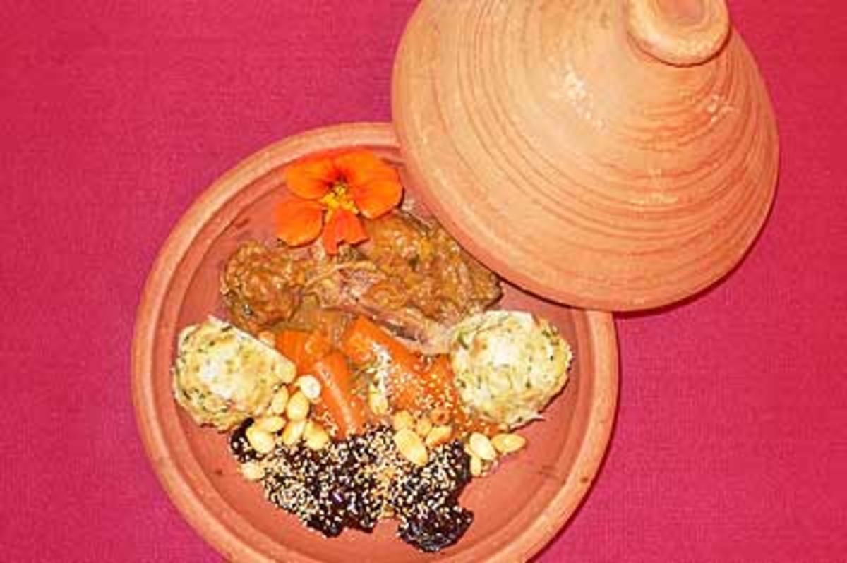 Lamm-Tajine in Zwiebel-Honigsoße mit Pflaumen und Mandeln an
Semmelknödeln - Rezept von Das perfekte Dinner