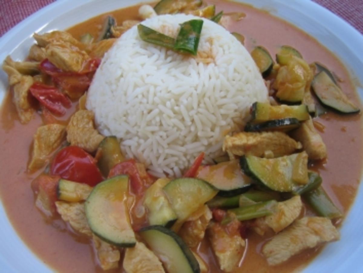 Indian Butter-Chicken Makhani mit Zucchini, Tomaten und Reis - Rezept