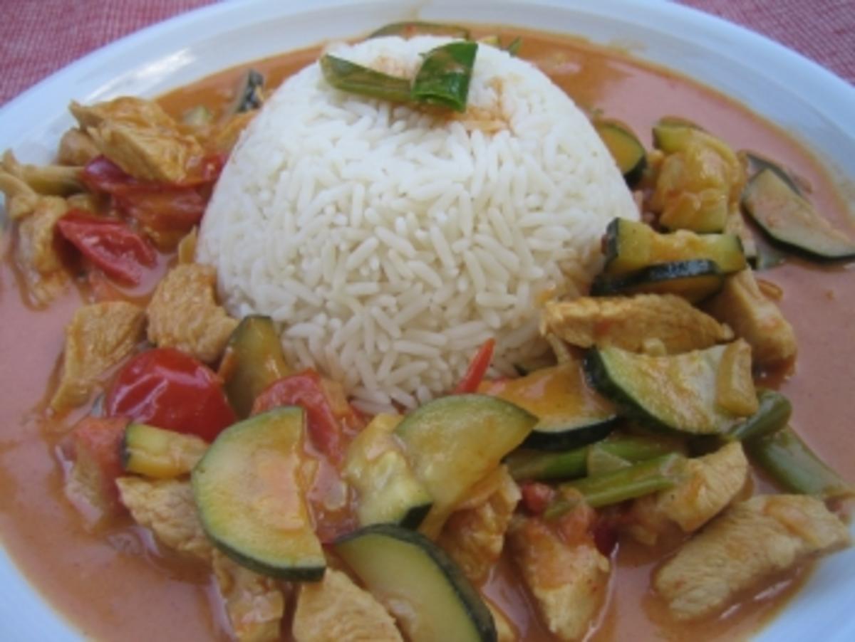 Indian Butter-Chicken Makhani mit Zucchini, Tomaten und Reis - Rezept
