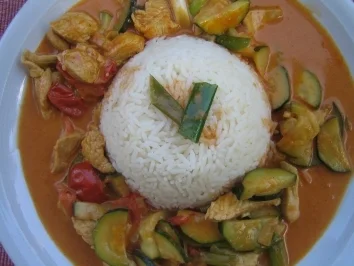 Indian Butter-Chicken Makhani mit Zucchini, Tomaten und Reis - Rezept