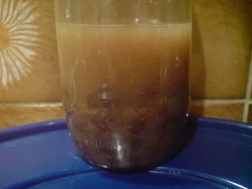 Rezept: Likör "Rum-Rosine" Bild Nr. 4 Likör "Rum-Rosine" - Rezept - Bild Nr. 4