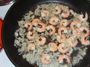 Rezept: Spaghettitürmchen mit Rießengarnelen auf Tomaten-Sahnesugo Bild Nr. 4 Spaghettitürmchen mit Rießengarnelen auf Tomaten-Sahnesugo - Rezept - Bild Nr. 4