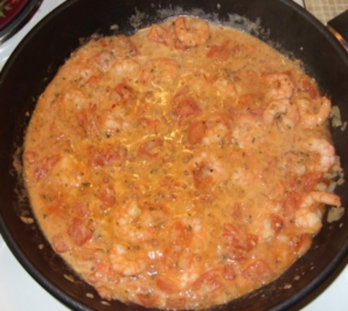 Spaghettitürmchen mit Rießengarnelen auf Tomaten-Sahnesugo - Rezept - Bild Nr. 6