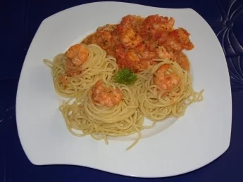 Rezept: Spaghettitürmchen mit Rießengarnelen auf Tomaten-Sahnesugo Bild Nr. 9 Spaghettitürmchen mit Rießengarnelen auf Tomaten-Sahnesugo - Rezept - Bild Nr. 9