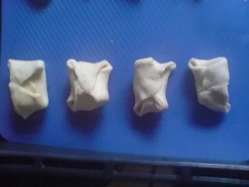 Rezept: Fingerfood "Wurst-Päckchen" Bild Nr. 4 Fingerfood "Wurst-Päckchen" - Rezept - Bild Nr. 4