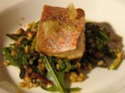Gerstensalat mit Rucola, Red Snapper und Balsamico-Honig-Senf-Dressing - Rezept