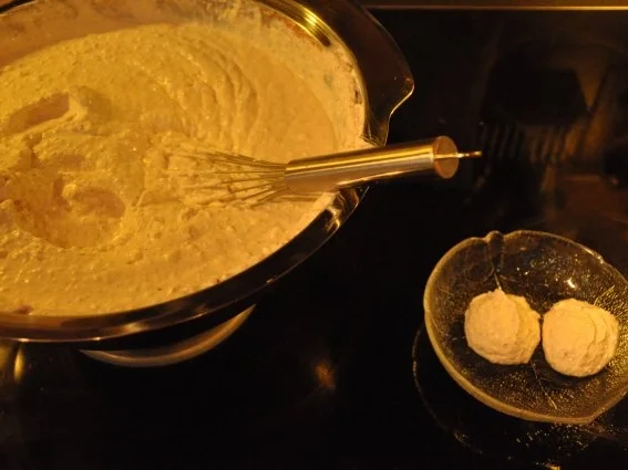 Rezept: Spundekees rhoihessisch mit Zwiwwele Spundekees rhoihessisch mit Zwiwwele - Rezept