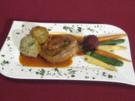 Schweinebraten gefüllt mit frischem Gemüse und Spinatklößen - Rezept