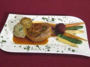 Schweinebraten gefüllt mit frischem Gemüse und Spinatklößen - Rezept