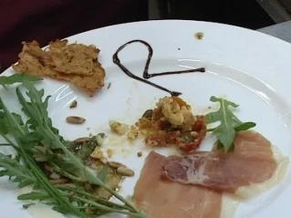 Parmaschinken gefüllt mit getrockneten Tomaten und mehr - Rezept