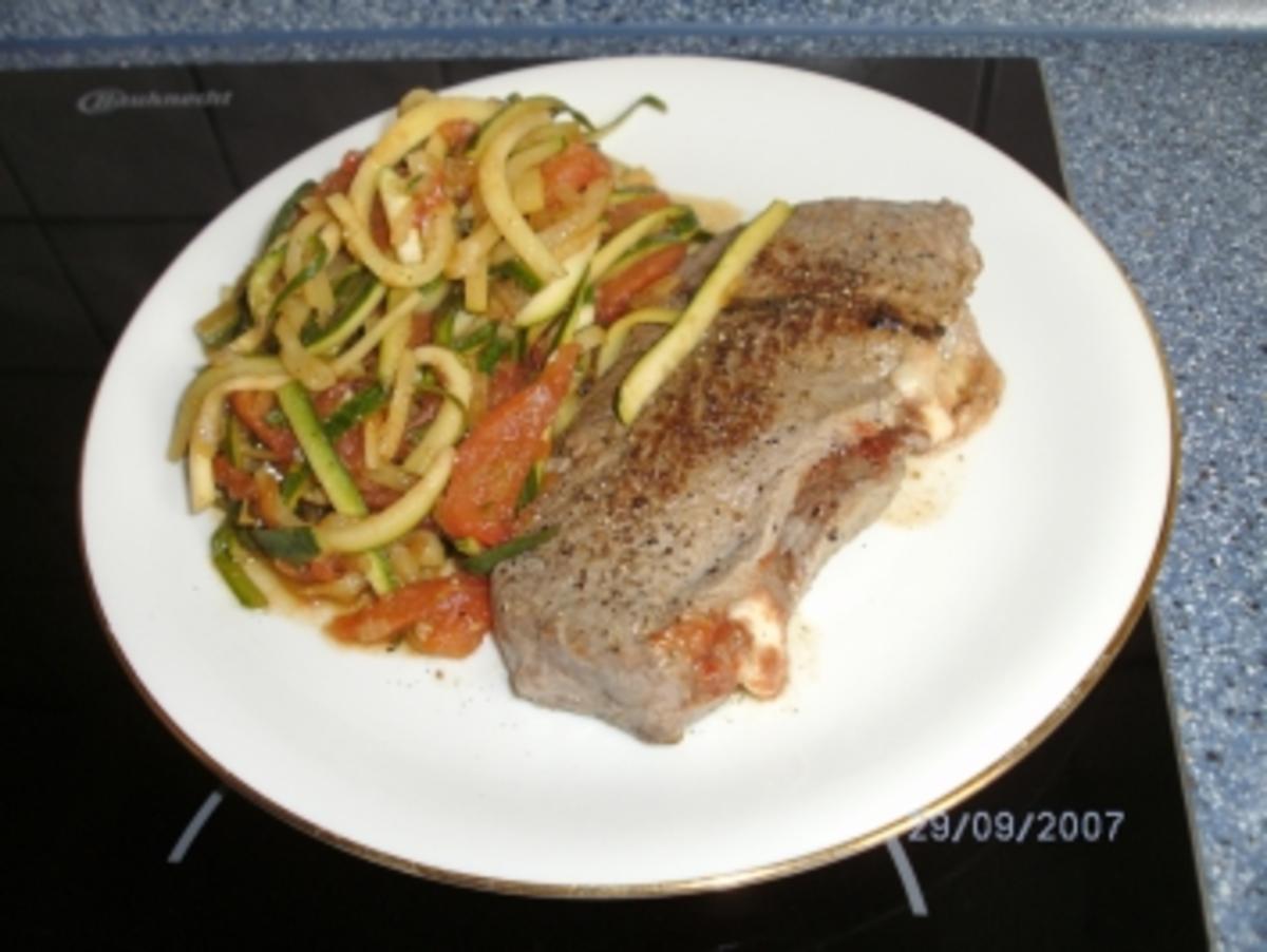 Bilder für Gefüllte Steaks auf Gemüse - Rezept