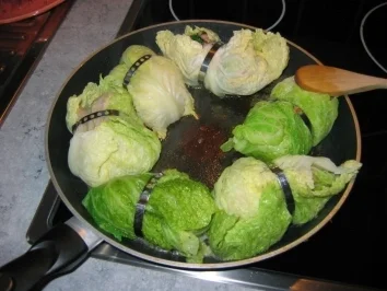 Rezept: (Wirsing)Kohlrouladen Bild Nr. 6 (Wirsing)Kohlrouladen - Rezept - Bild Nr. 6