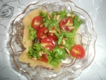 Rezept: Salat in Parmesanschäälchen Salat in Parmesanschäälchen - Rezept