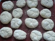 Pizzakatzes Sonntagsbrötchen - Rezept