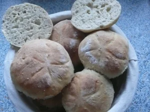 Rezept: Pizzakatzes Sonntagsbrötchen Bild Nr. 3 Pizzakatzes Sonntagsbrötchen - Rezept - Bild Nr. 3