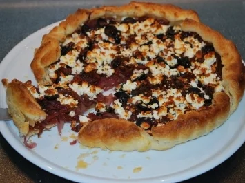 Rezept: Rote Zwiebel-Quiche mit Feta Rote Zwiebel-Quiche mit Feta - Rezept