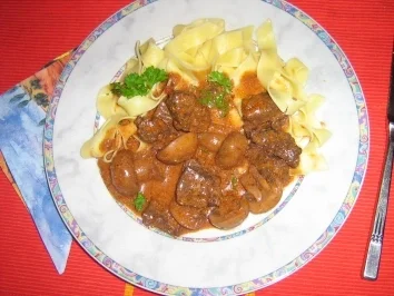 Rezept: Hirschgulasch-Hubertus von Rosa Hirschgulasch-Hubertus von Rosa - Rezept