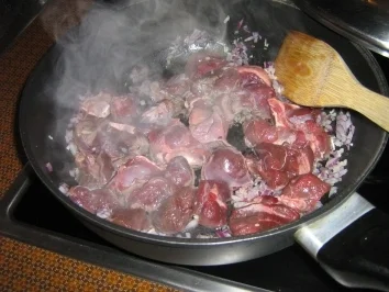 Rezept: Hirschgulasch-Hubertus von Rosa Bild Nr. 3 Hirschgulasch-Hubertus von Rosa - Rezept - Bild Nr. 3