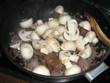 Rezept: Hirschgulasch-Hubertus von Rosa Bild Nr. 5 Hirschgulasch-Hubertus von Rosa - Rezept - Bild Nr. 5